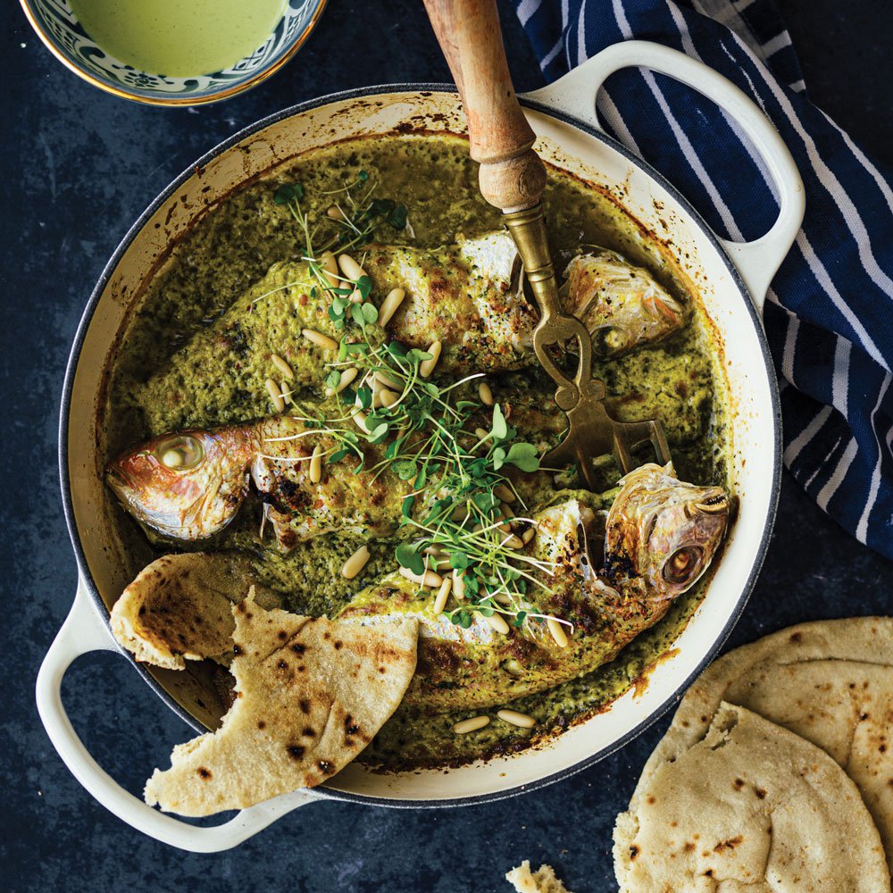 سمك حار مشوي مع صلصة الطحينة الخضراء