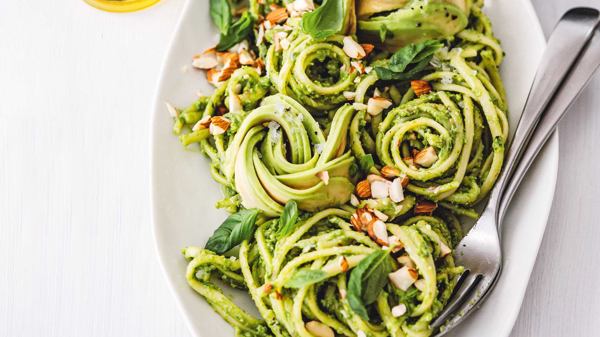 Spinach and avo pasta salad