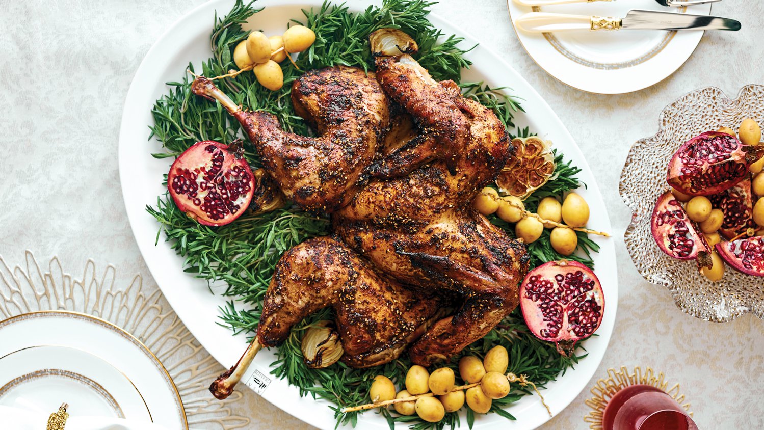 ديك رومي مشوي ومتبّل بشراب القيقب والزعتير