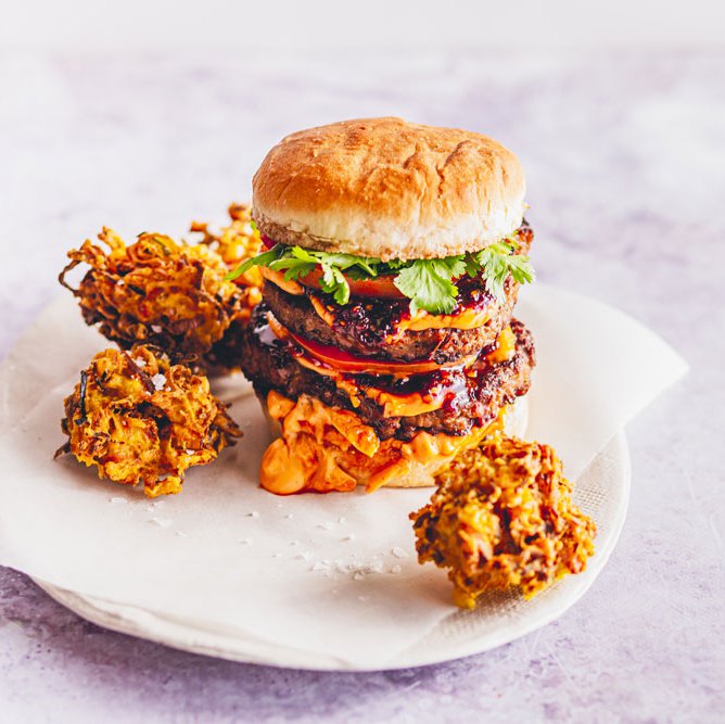 برغر نباتي ببهاجي اليقطين ومرّبى الفلفل الحار