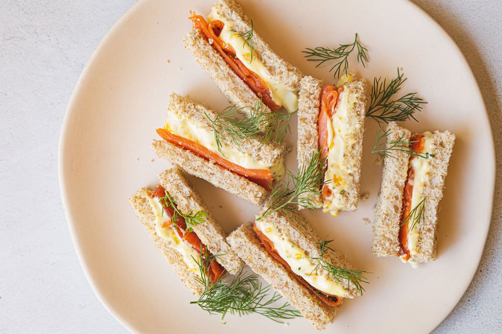 Smoked salmon and chopped egg finger sandwiches recipe - Spinneys UAE