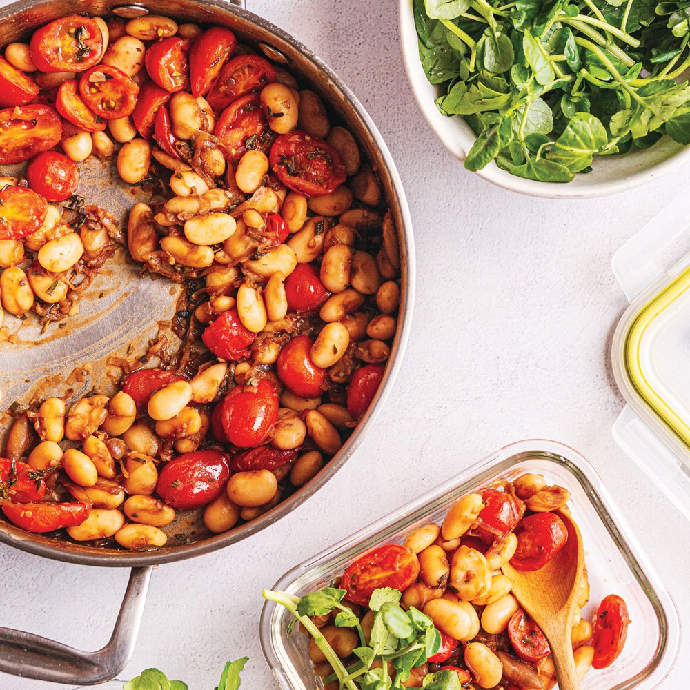 فاصولياء بيضاء عريضة مع صلصة أغرودولتشي