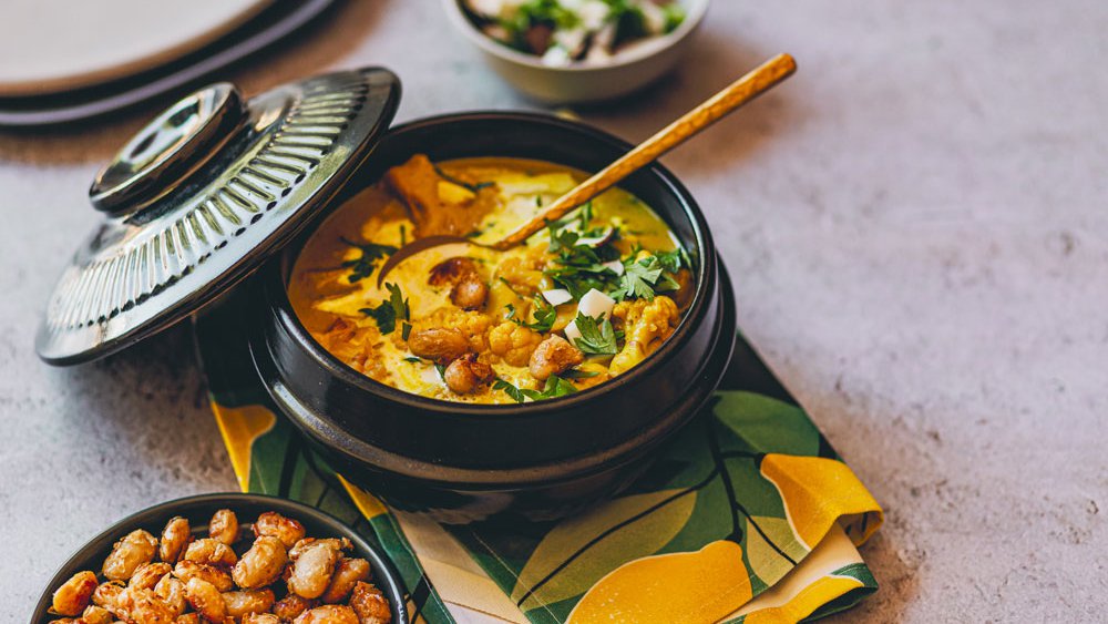 كاري بالقرنبيط وفاصولياء ليما المقرمشة