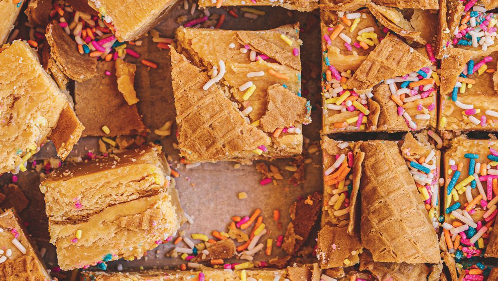 وافل مخروطي بحلوى الفونفيتي والبورفي