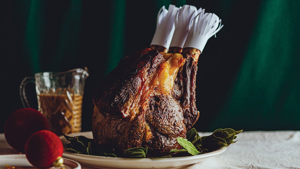 Roast beef (beast) with black-garlic gravy