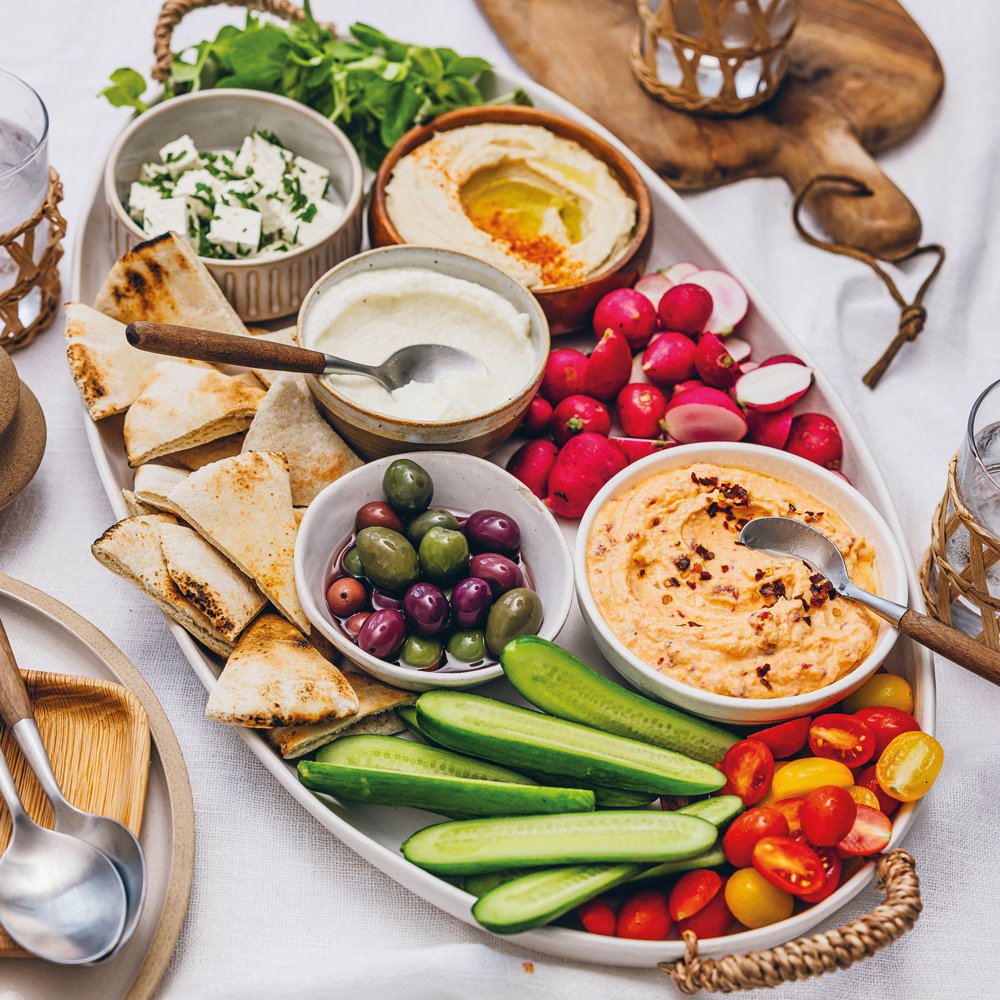 Al fresco mezze platter with pitas