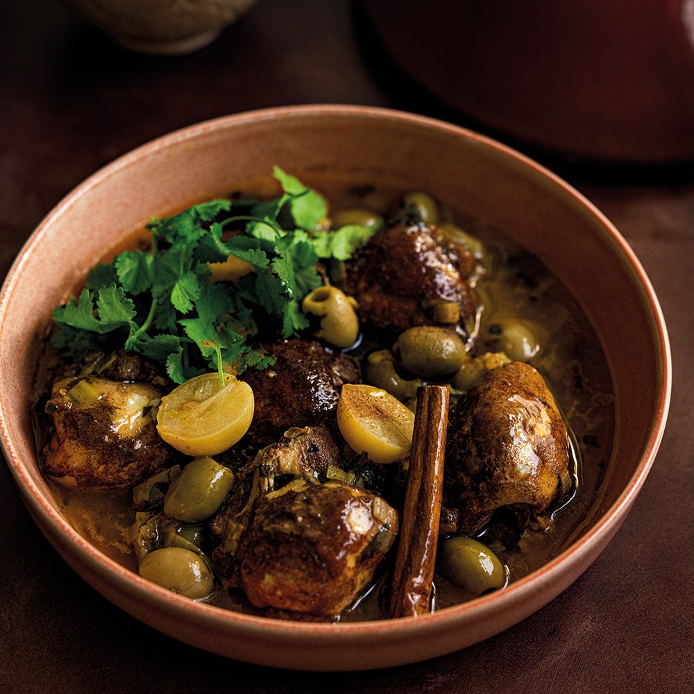 طاجن الدجاج مع القرفة، والليمون المحفوظ والزيتون