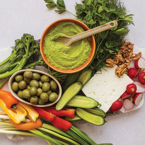 Crudités with sabzi hummus