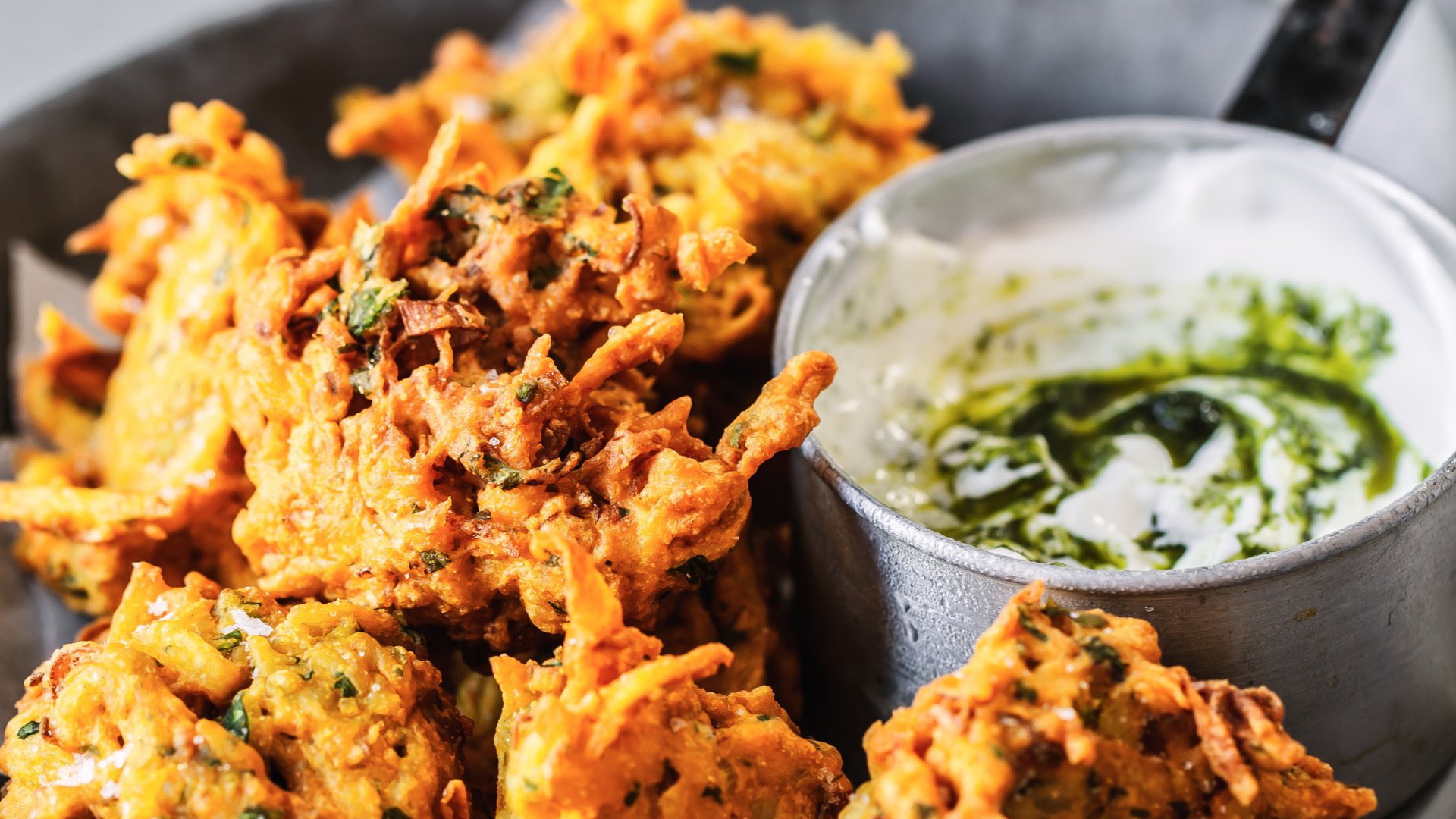 بيض باكوراس الحار