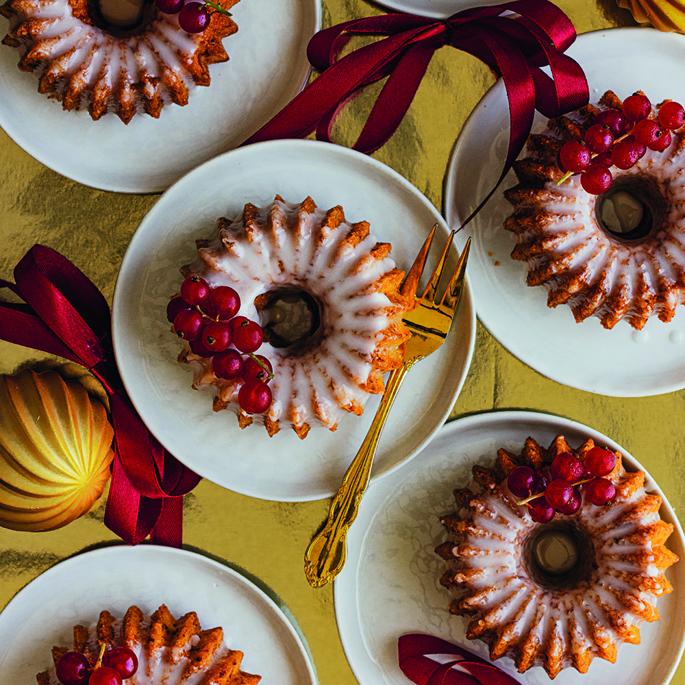 Mini vanilla bundts with redcurrants