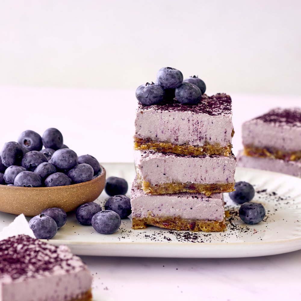 Açaí cheesecake bars
