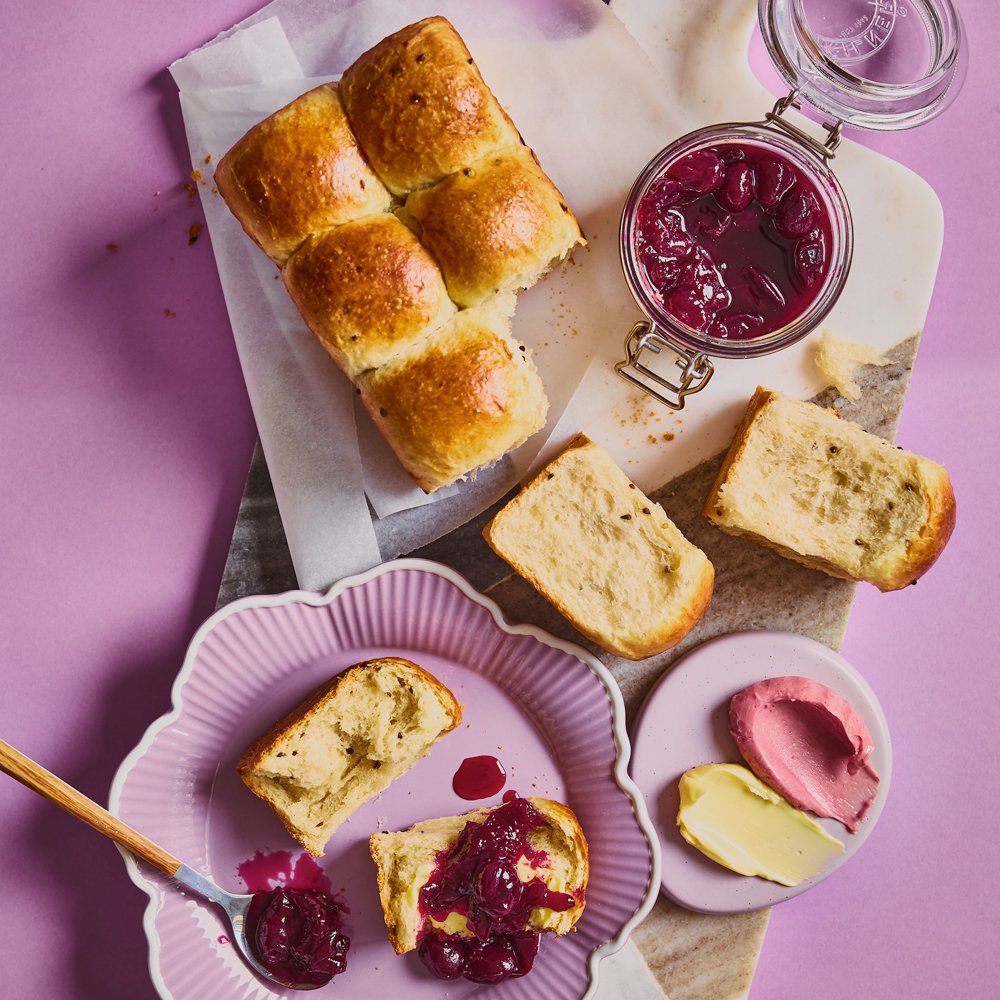 Aniseed mosbolletjies with quick plum and grape ‘moskonfyt’