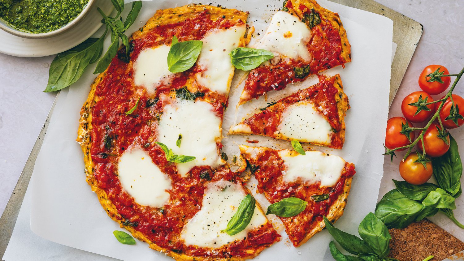 Chicken base margherita pizza with tomato sauce