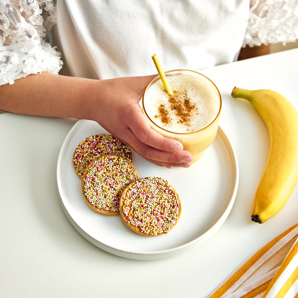 Chilled horchata with galletas