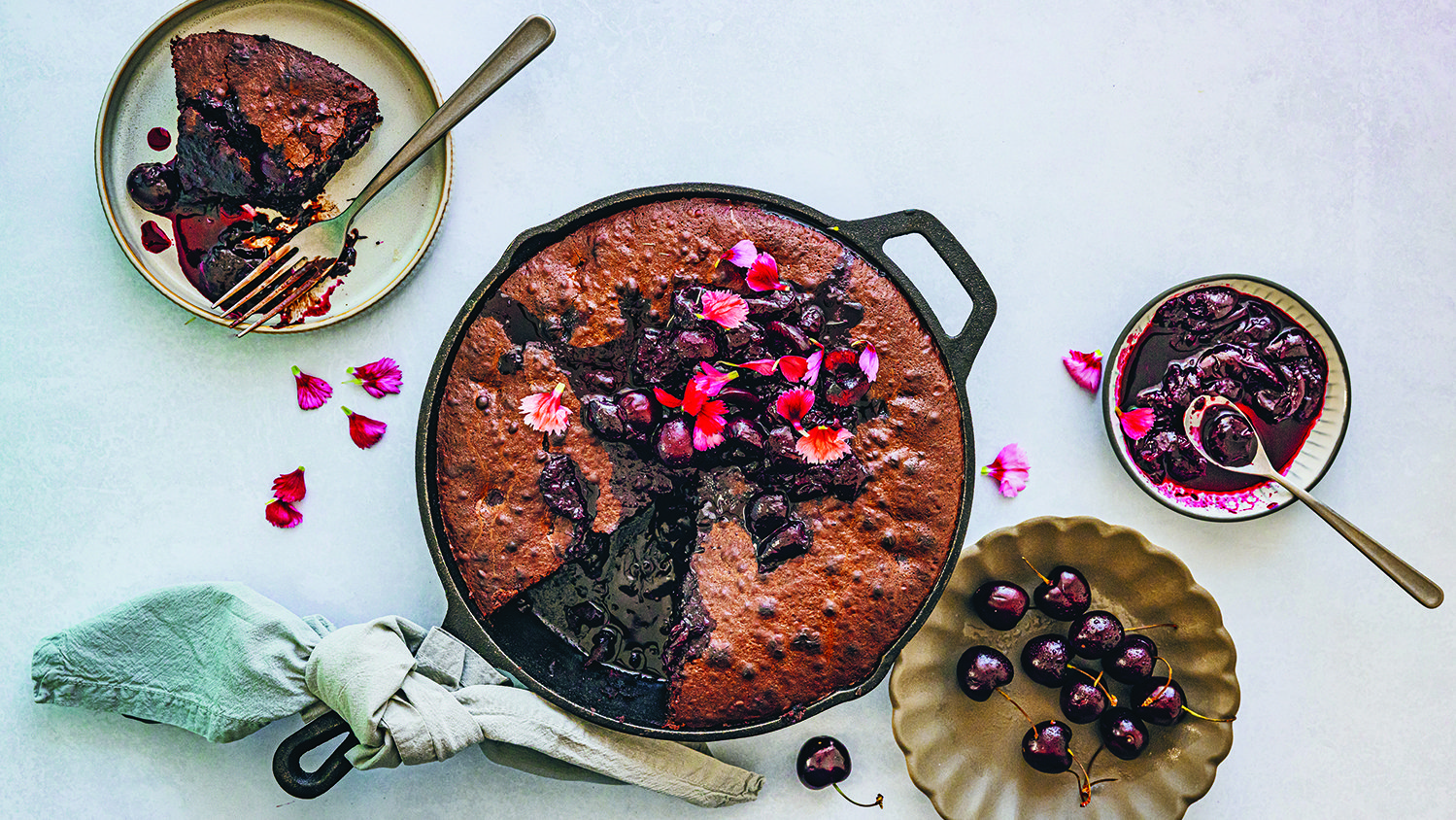 مقلاة براوني بالشوكولاتة والكرز