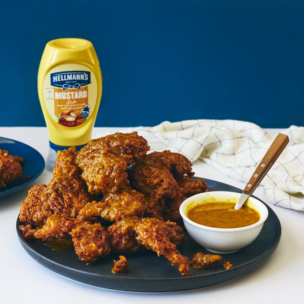 Crispy chicken wings in honey-mustard sauce