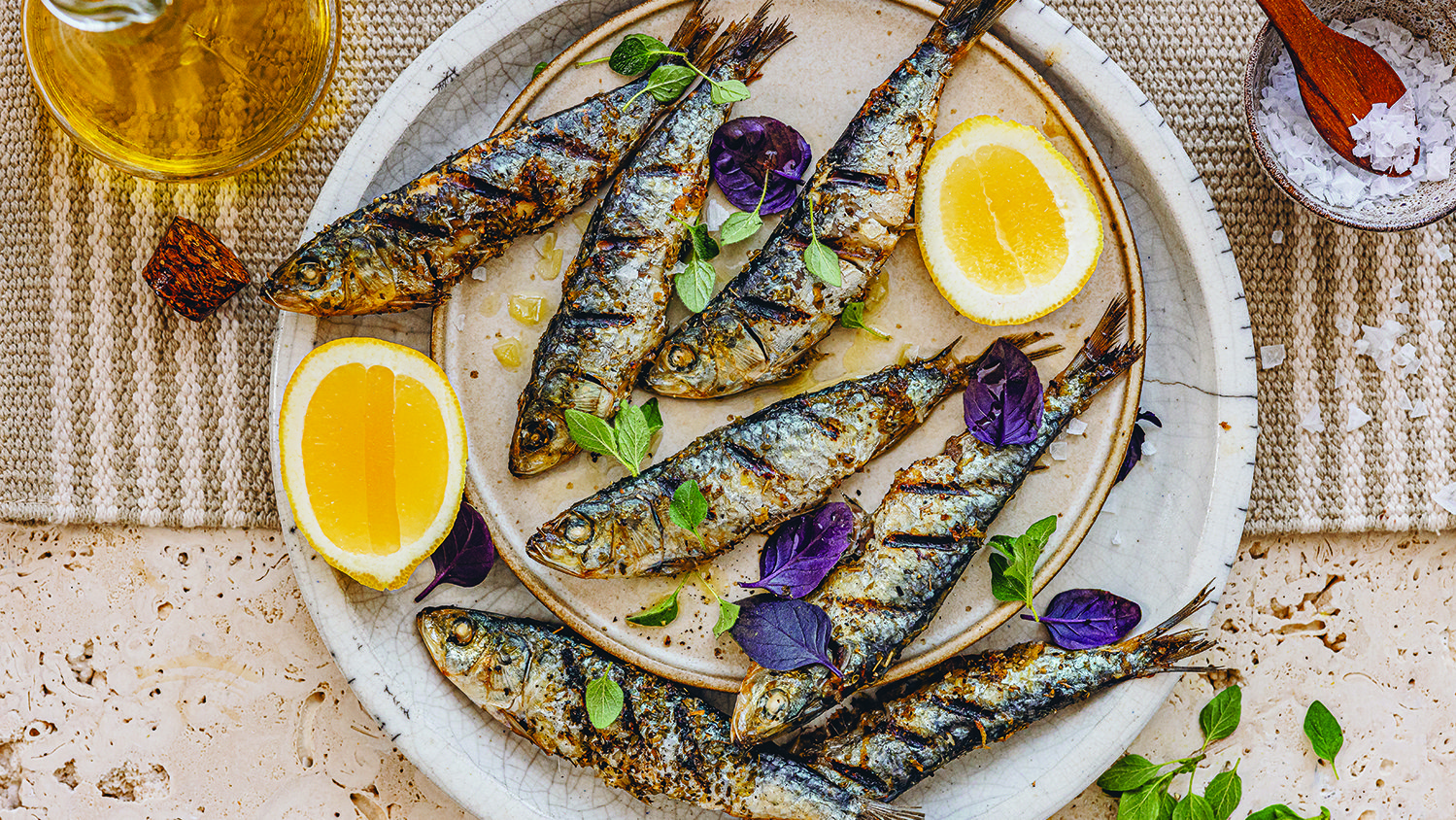 Grilled sardines with lemon and oregano