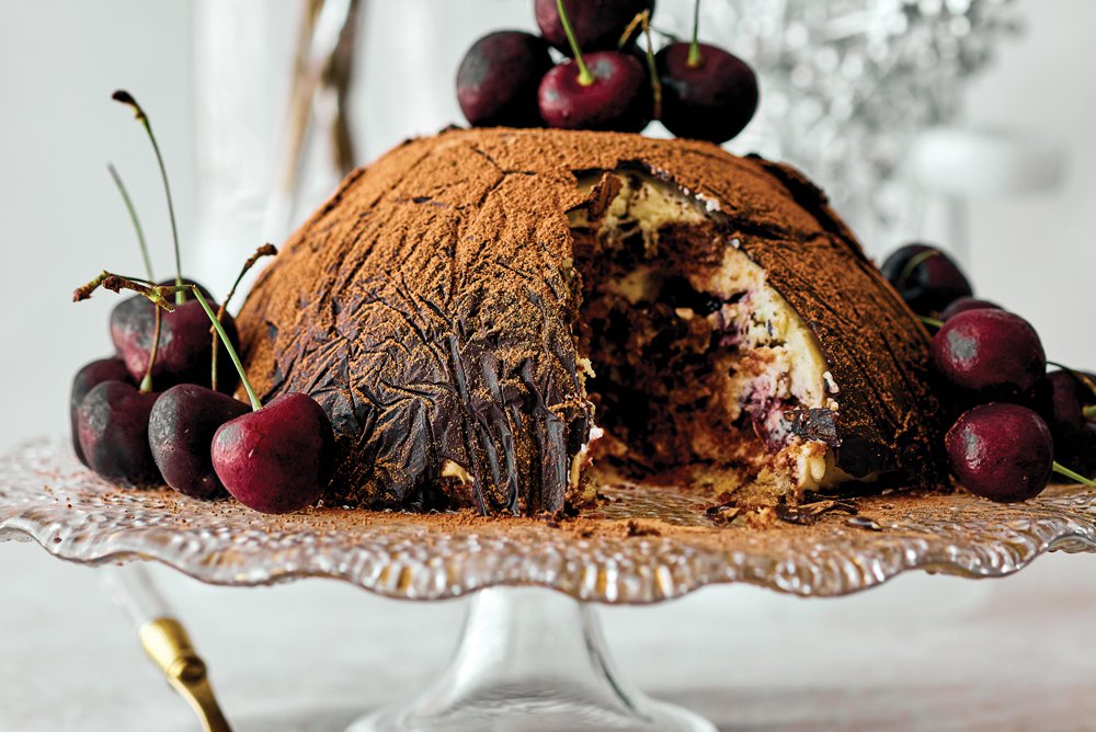 Layered tiramisu Christmas pudding recipe - Spinneys United Arab Emirates