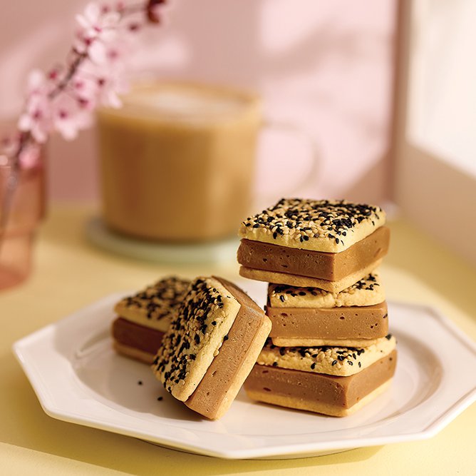 Nama chocolate sandwich cookies