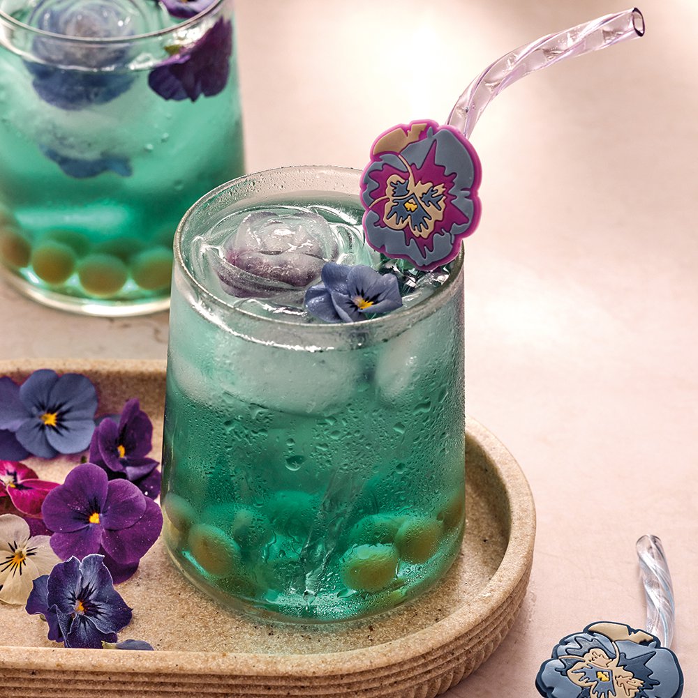 Pansy blossom iced tea with boba