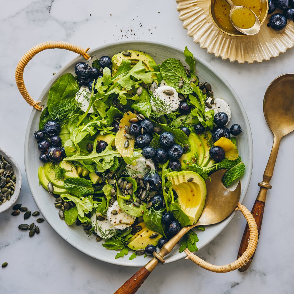 Pickled blueberry, spinach and avocado salad