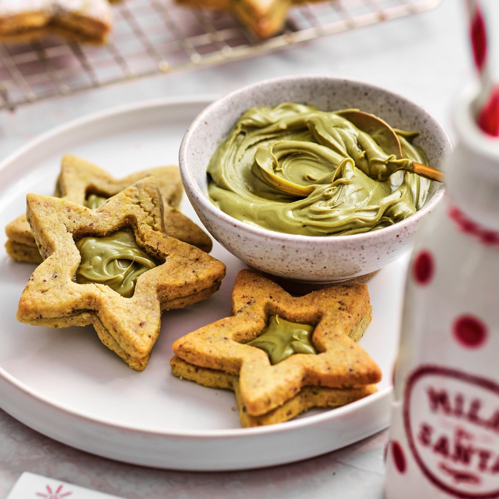 Pistachio cream star cookies