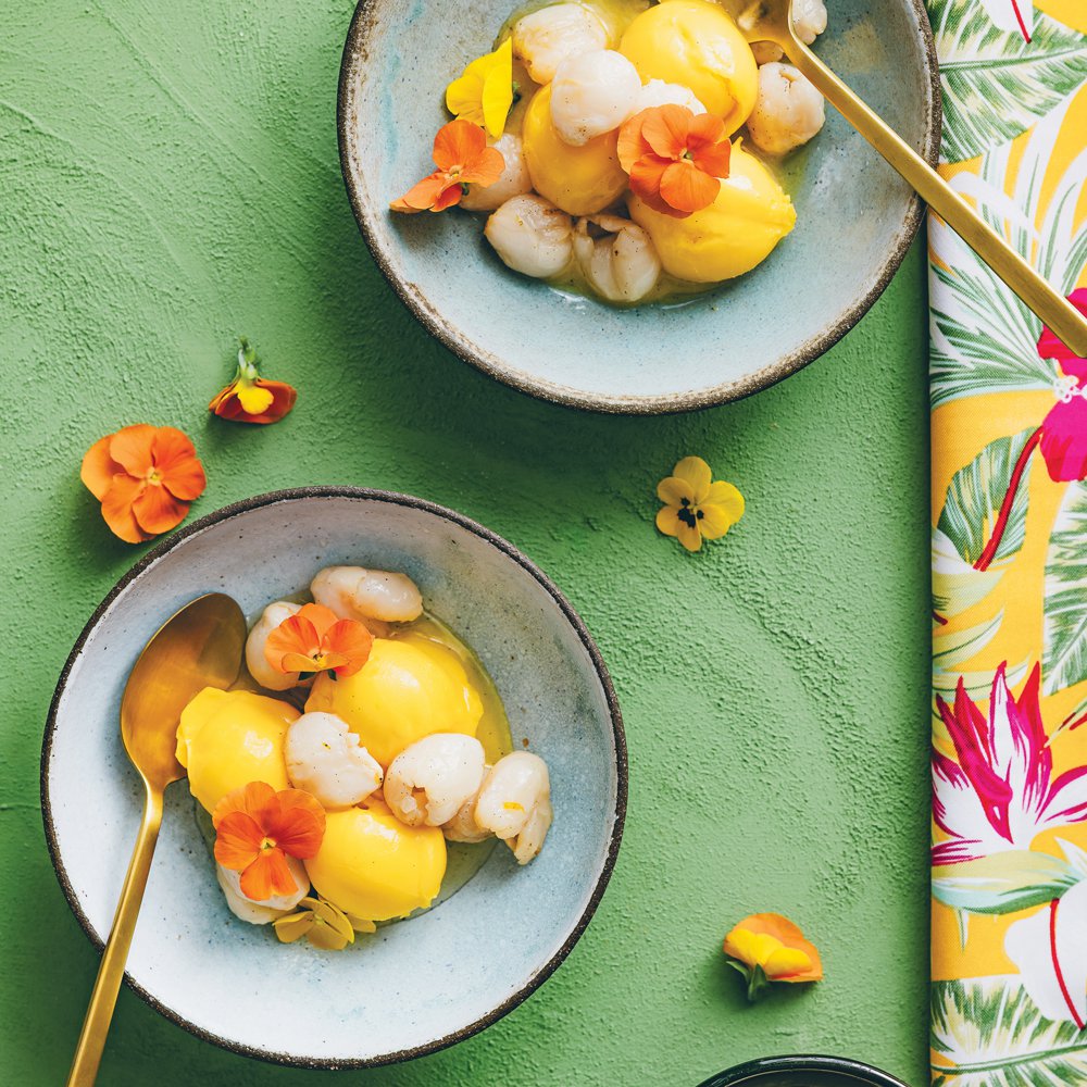 Preserved litchis and ice cream