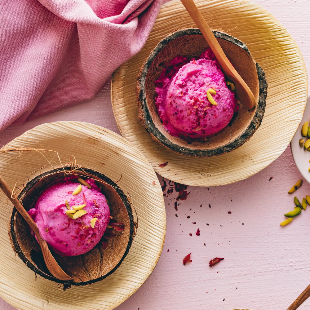 Protein strawberry and dragon fruit froyo