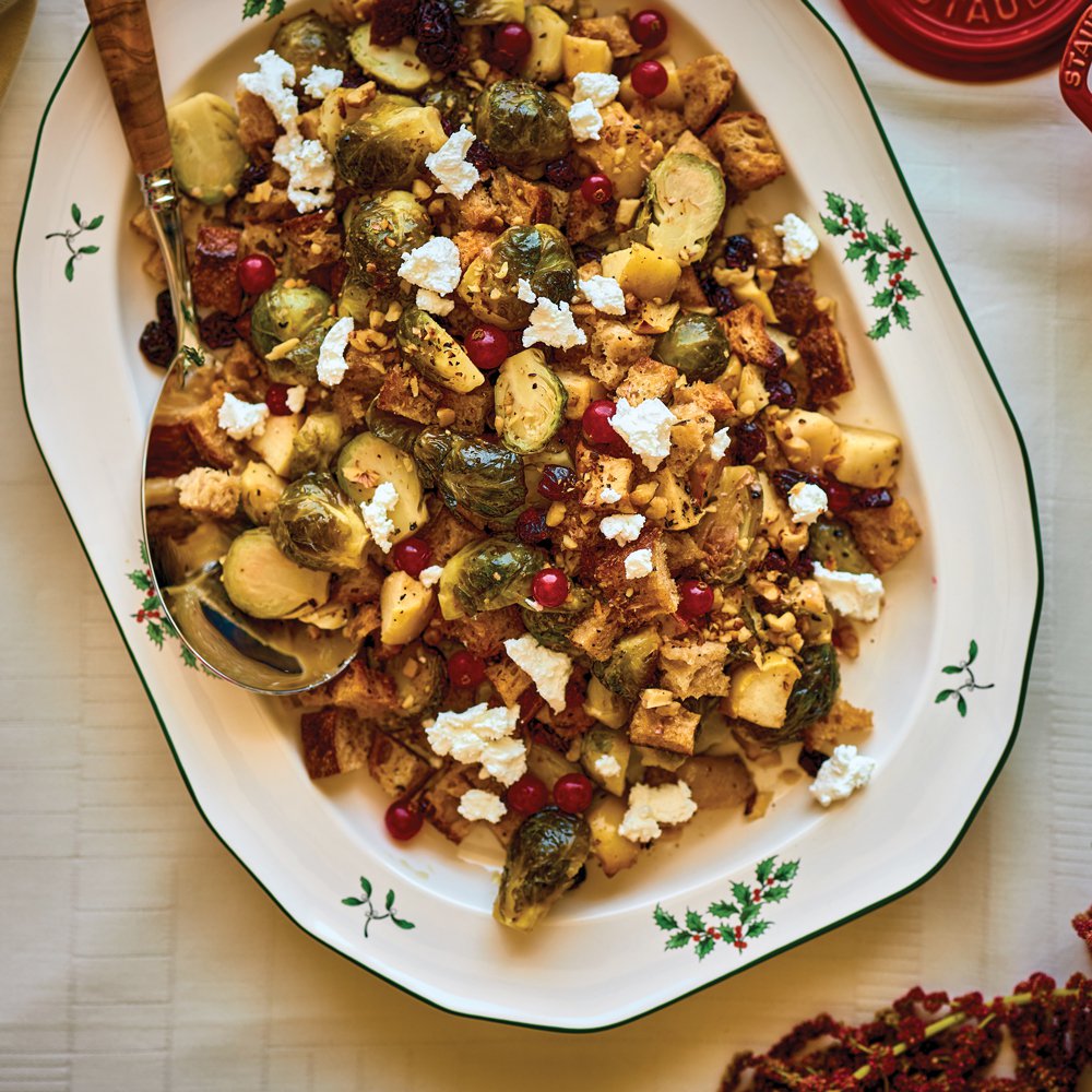 سلطة بانزانيلا التفاح وكرنب بروكسل المشوي