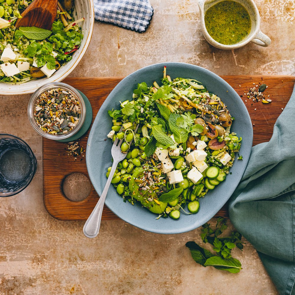 Salad bowl with diversity jar topping