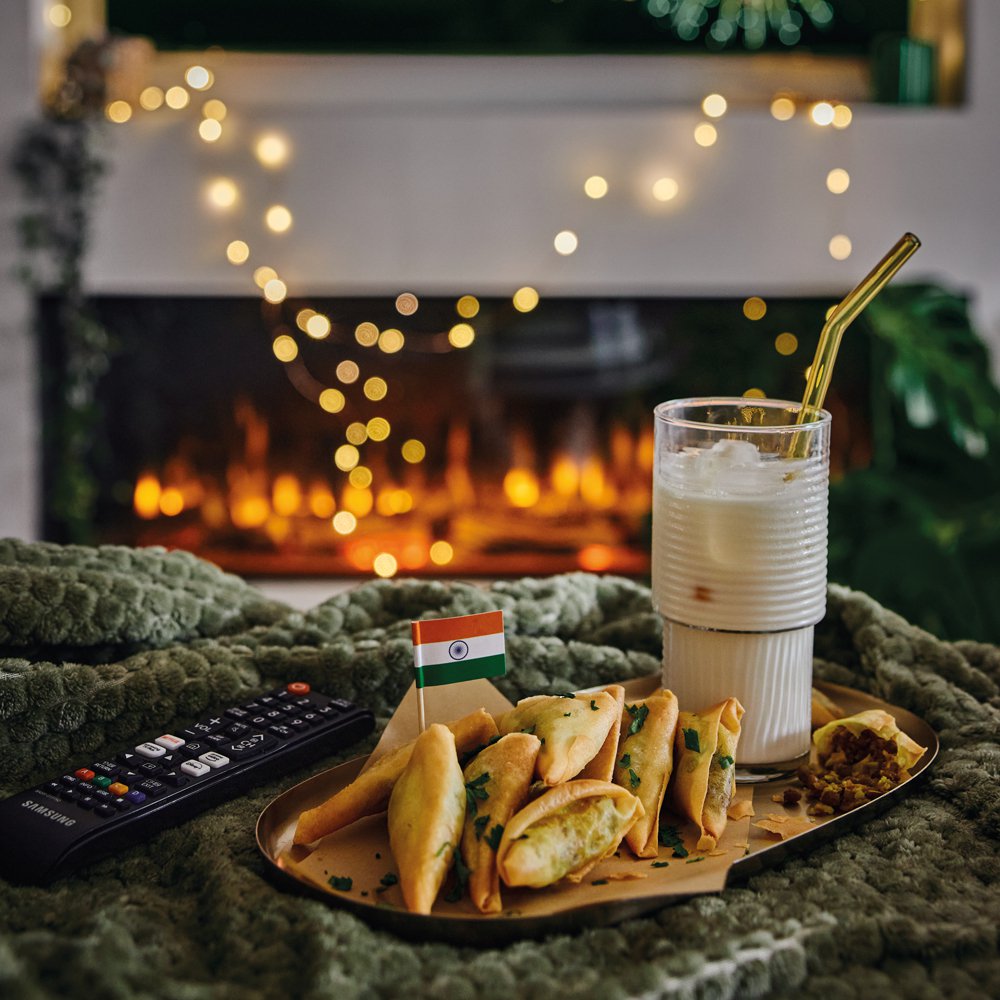 Samosas with dahi shakkar shake