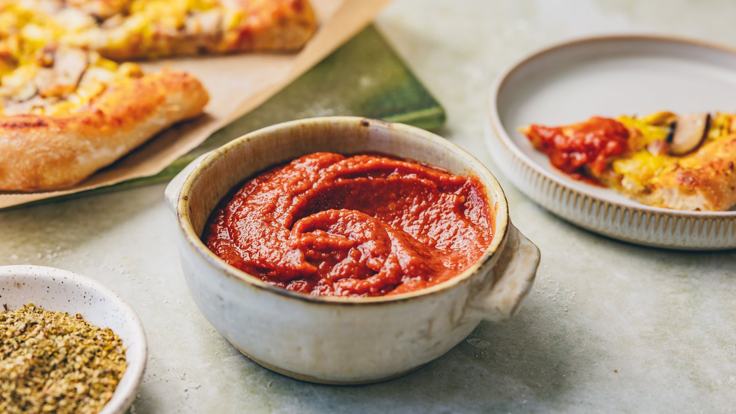 Sun-dried tomato and paprika dipping sauce
