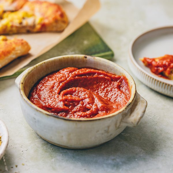 Sun-dried tomato and paprika dipping sauce