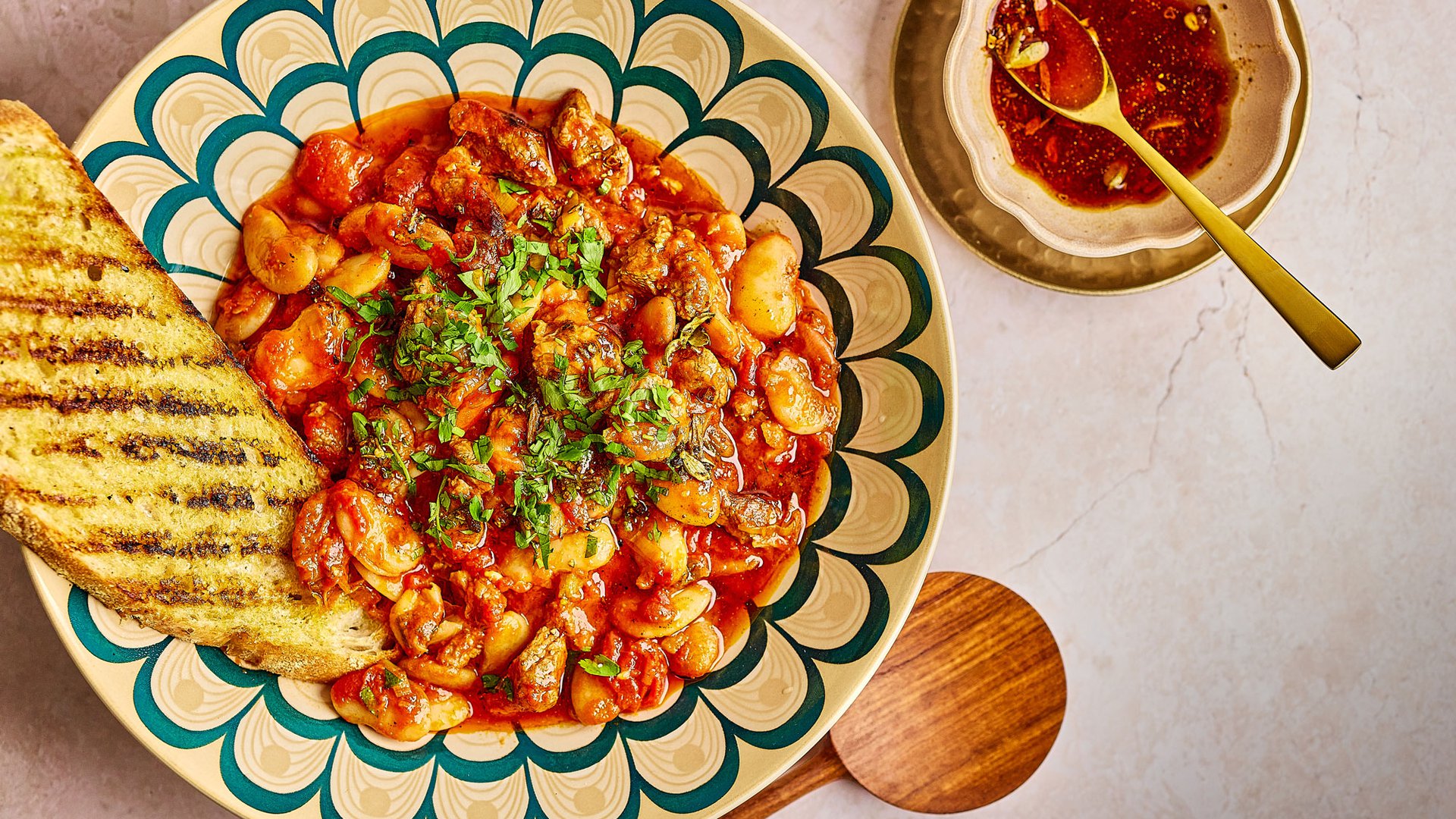 Fasoulia with baharat oil