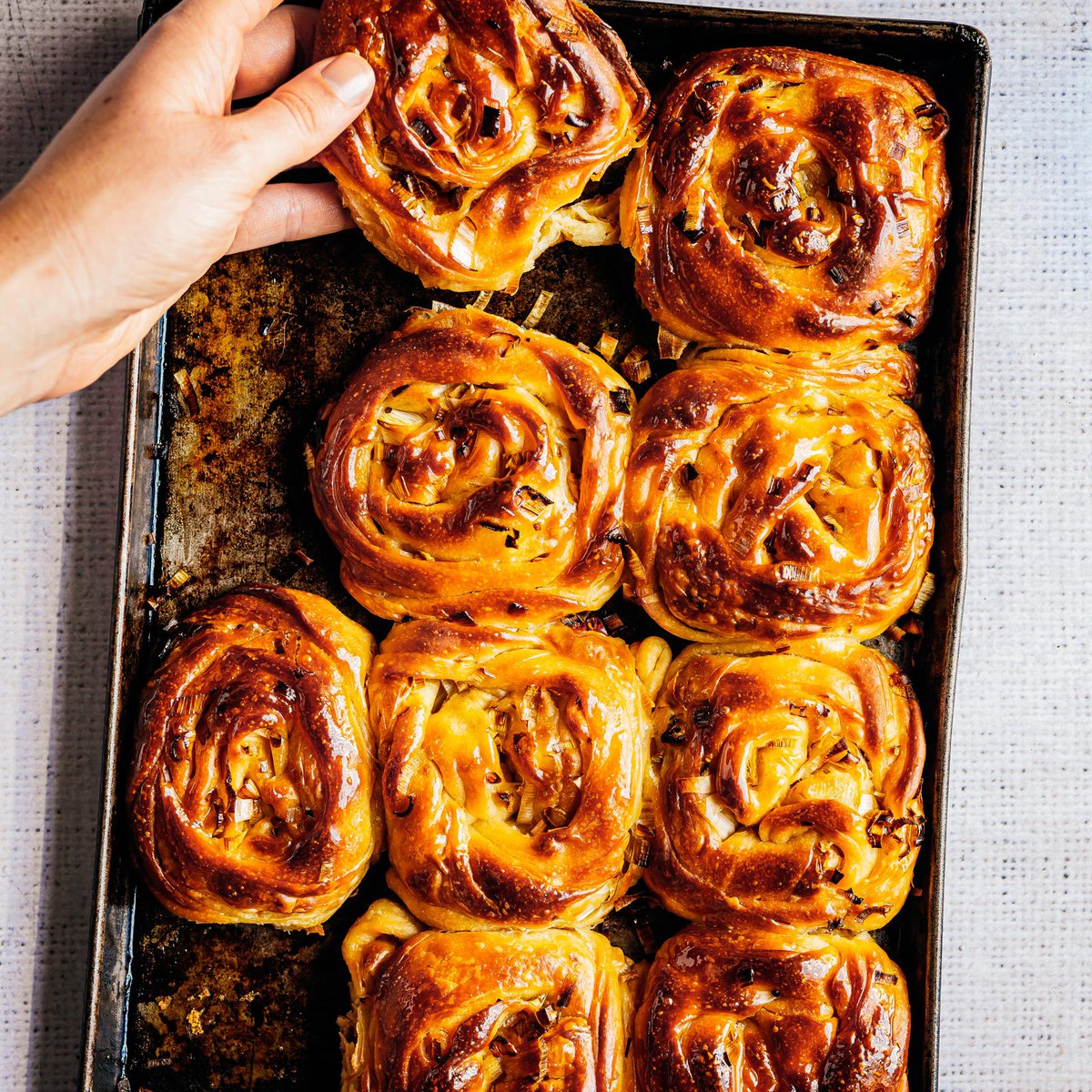 كرات البانكيك بالبصل الأخضر