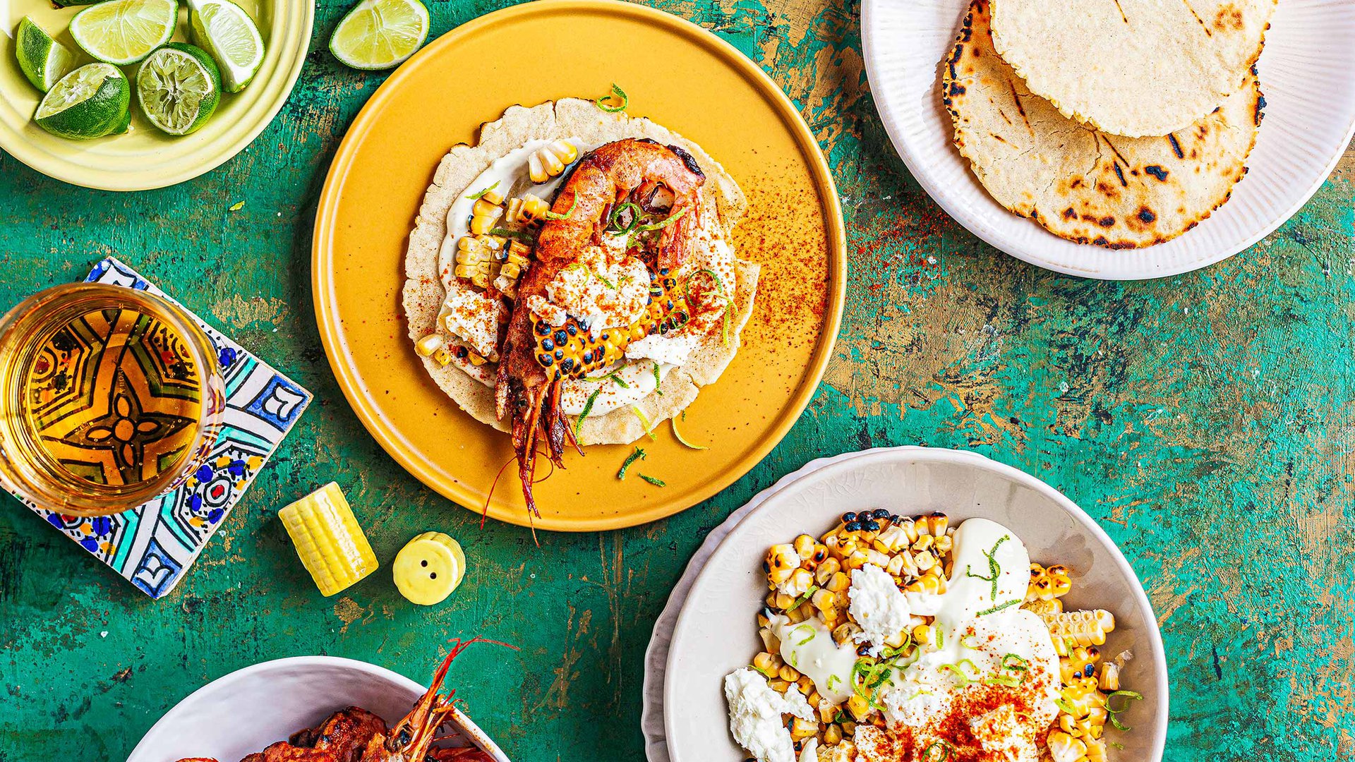 تاكو مع روبيان أسود، ذرة مشوي وكريمة الليمون