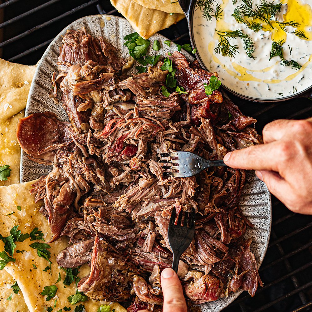 لحم ضأن طري مشوي مع التزاتزيكي