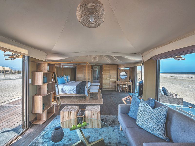 الخيام الفخمة فسيحة ومجهزة تجهيزًا جيدًا