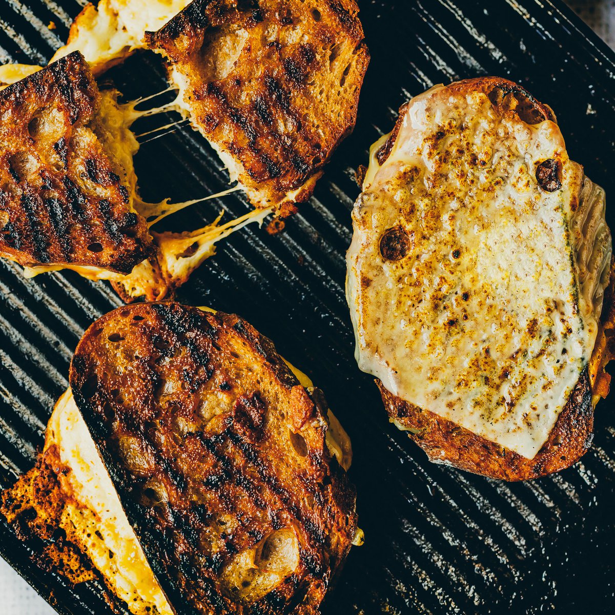 ساندويش الأجبان الأربعة