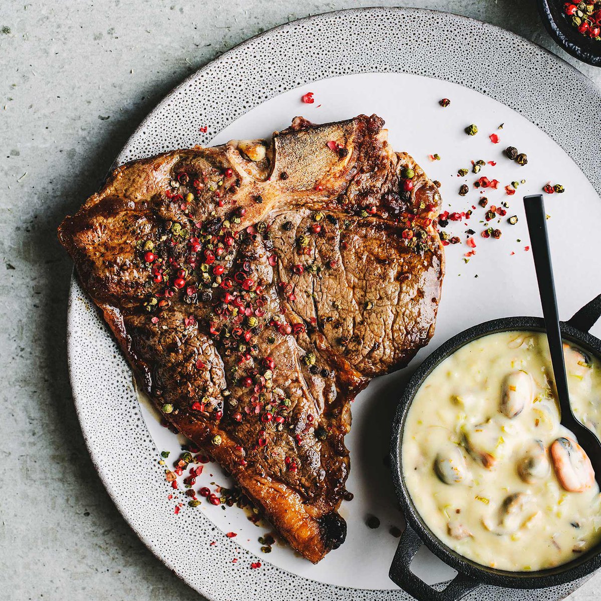Triple pepper T-bone steak with creamy mussel sauce