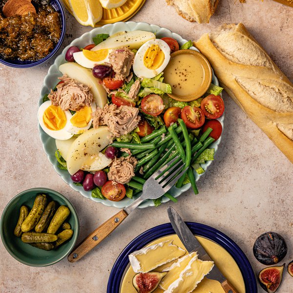Tuna Niçoise salad with brie and figs