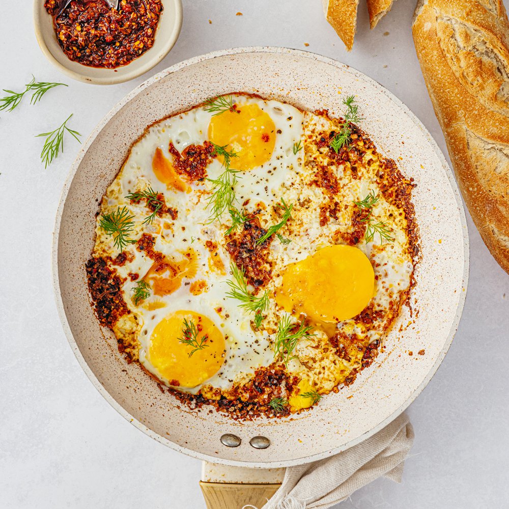 بيض مقلي مع جبنة فيتا