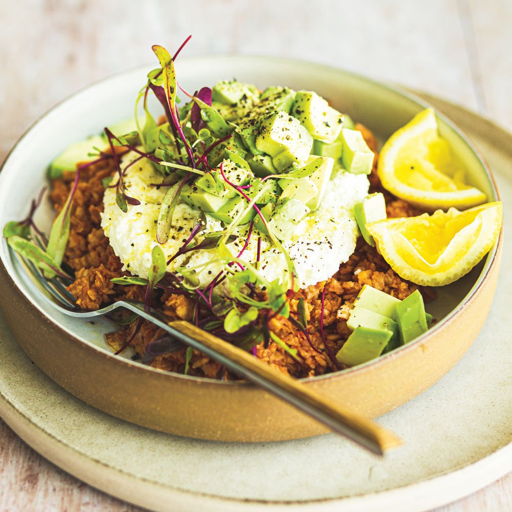 خبز قديم مع الطماطم وجبنة ريكوتا