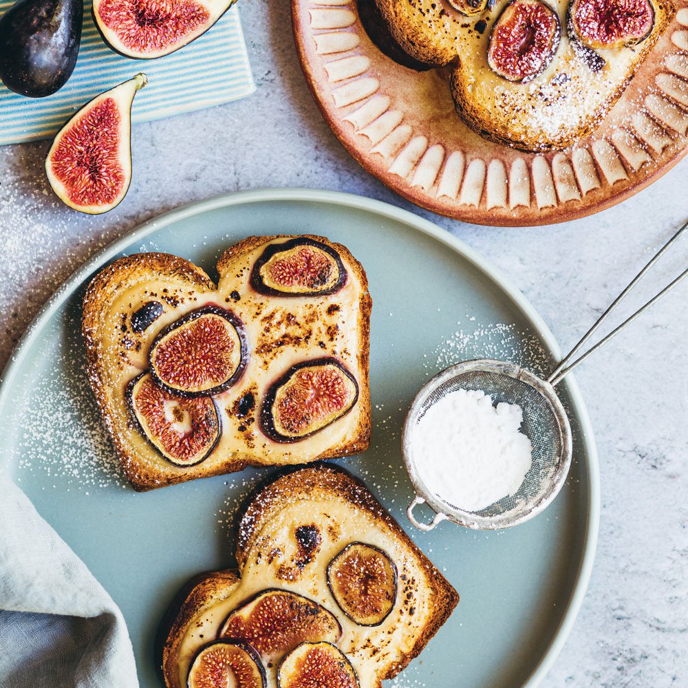 Yoghurt custard toasts