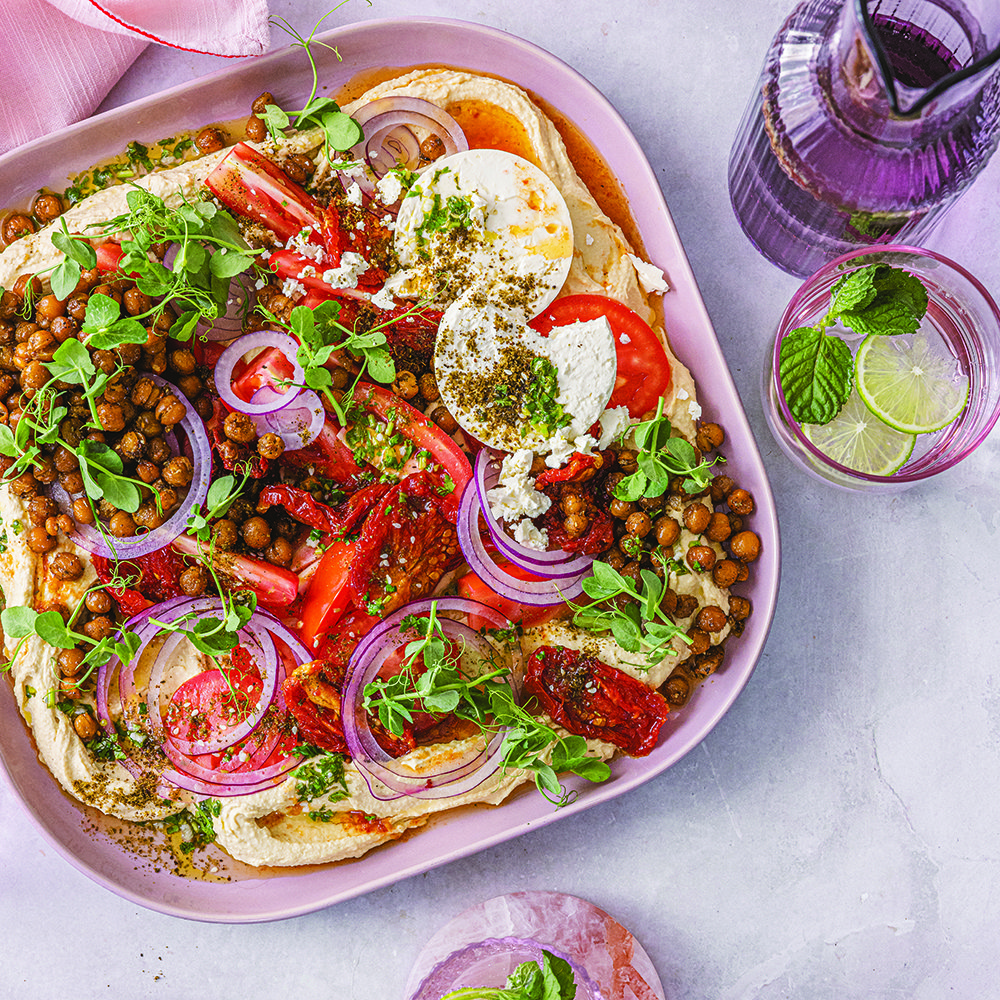 سلطة حمّص بالزعتر مع حمّص وطماطم مجفّفة