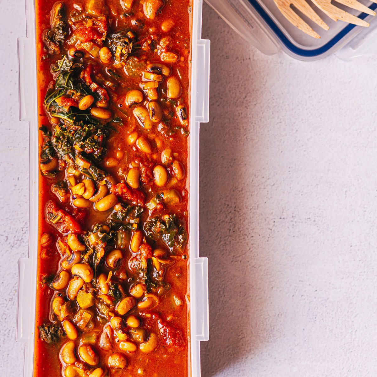 ماسالا فاصوليا سوداء العين مع الكرنب الأجعد