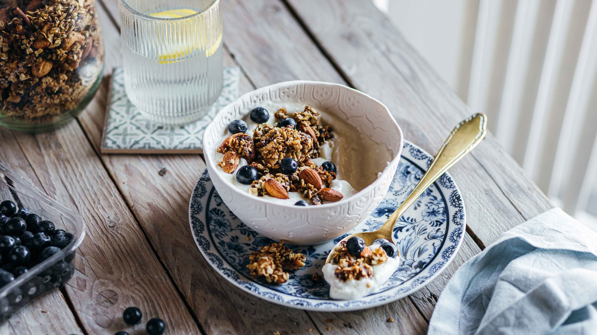 Chunky salted date granola