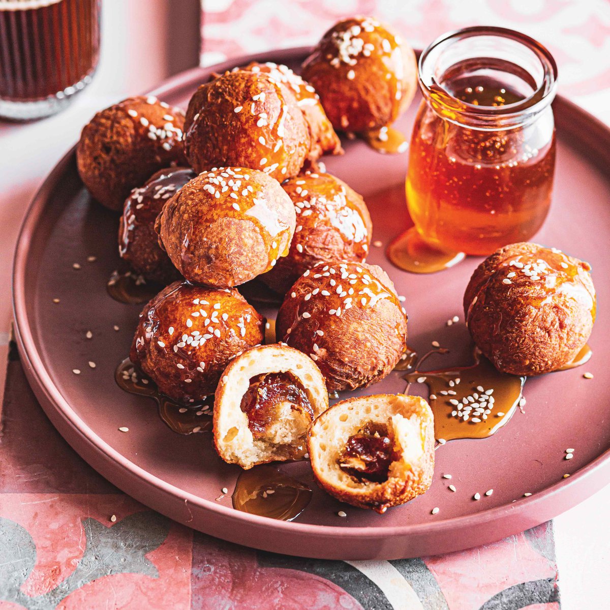 Date-stuffed lugaimat