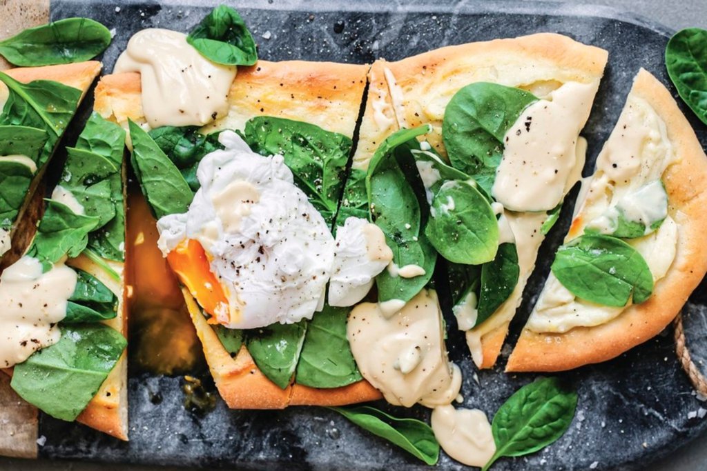 Eggs florentine pizza recipe