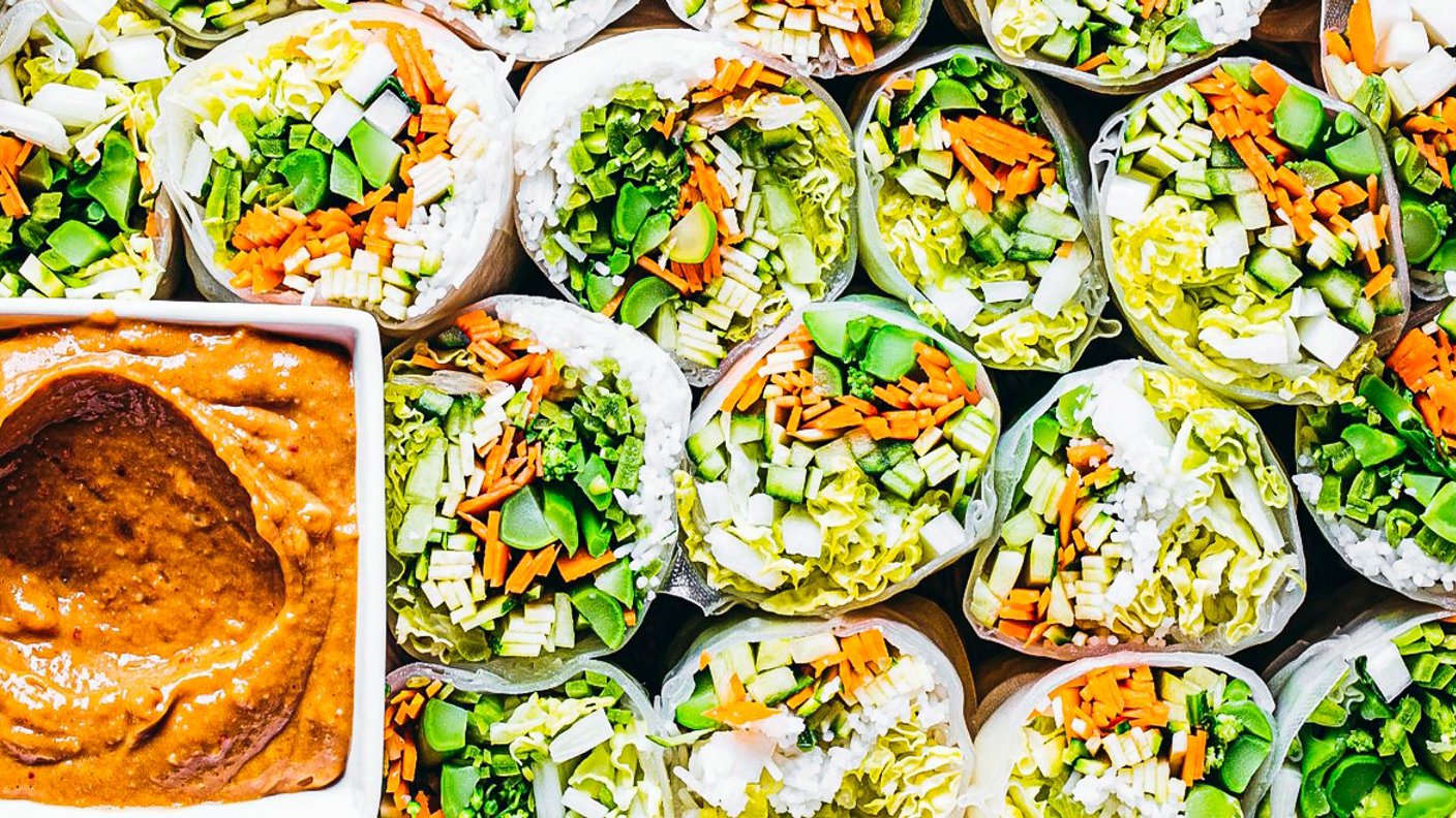 Green summer rolls with spicy peanut dip